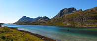 Typische, spitze und schroffe Bergwelt der Lofoten